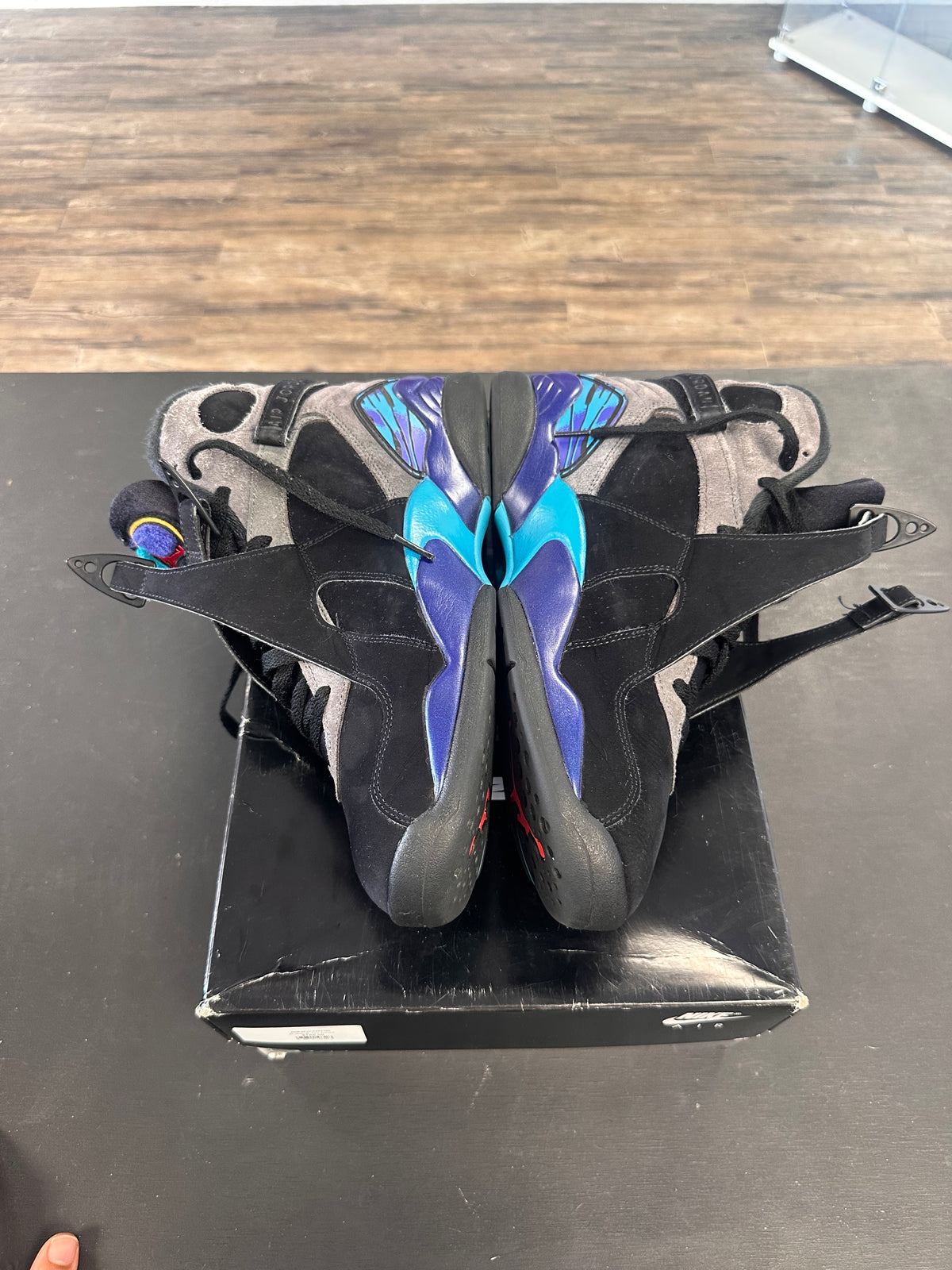 Air Jordan 8s "Aqua" Size 10.5