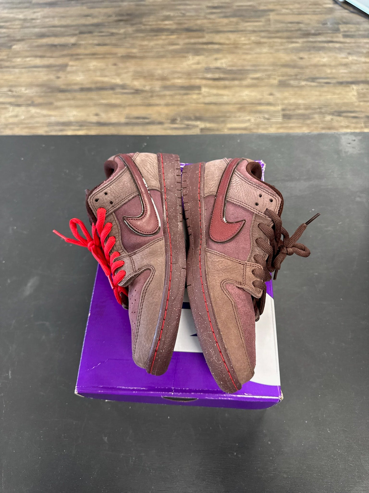 Nike SB Dunk Low "City Of Love Burgundy Crush" Size 10
