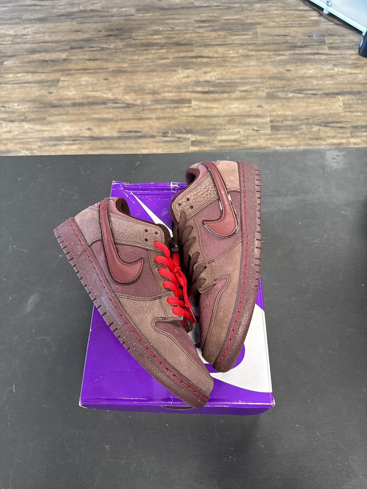 Nike SB Dunk Low "City Of Love Burgundy Crush" Size 10