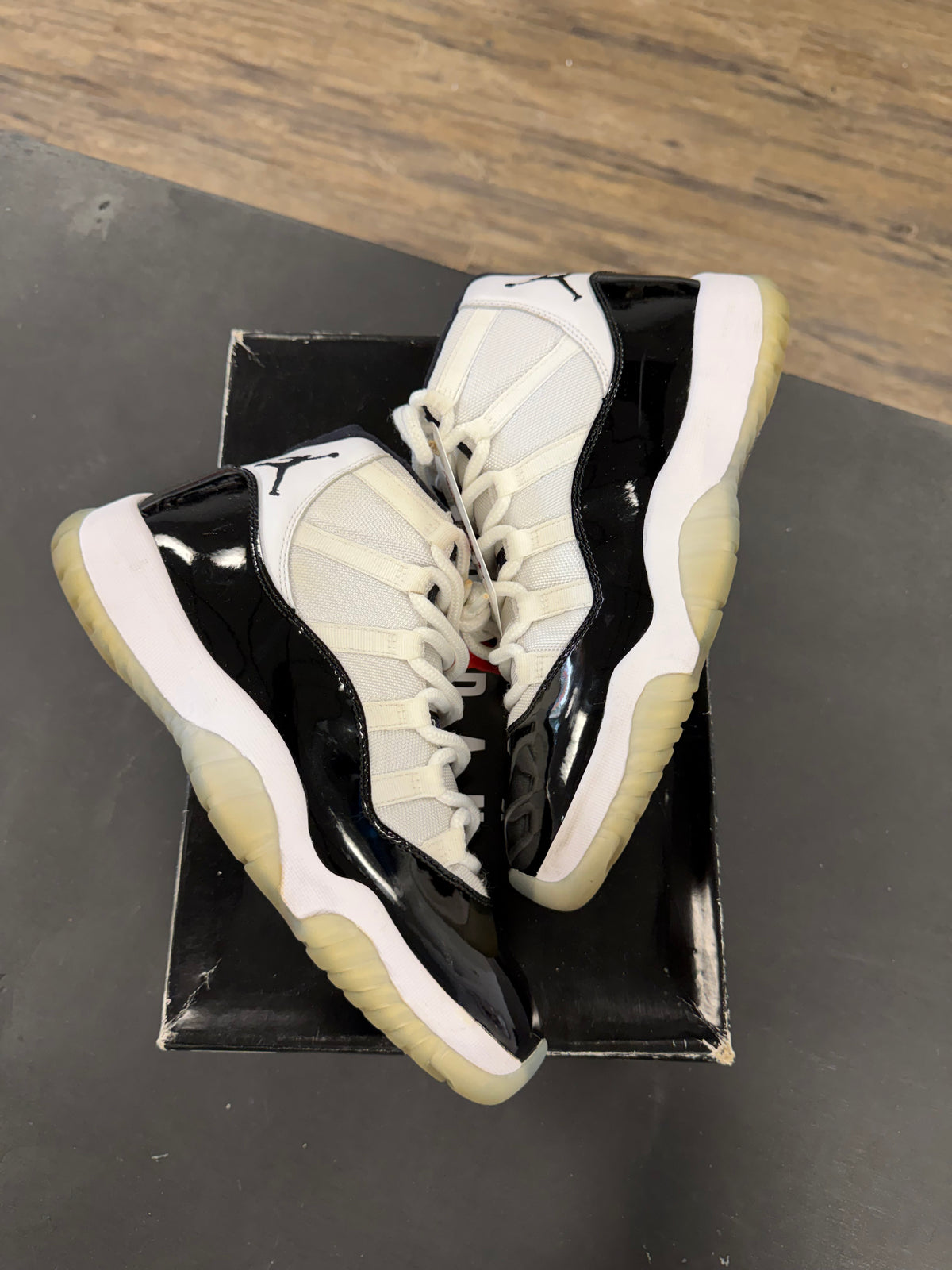 Air Jordan 11s "Concord 2018" Size 9