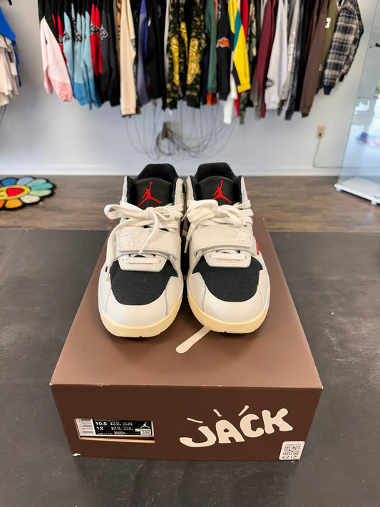 Travis Scott University Red Size 10.5