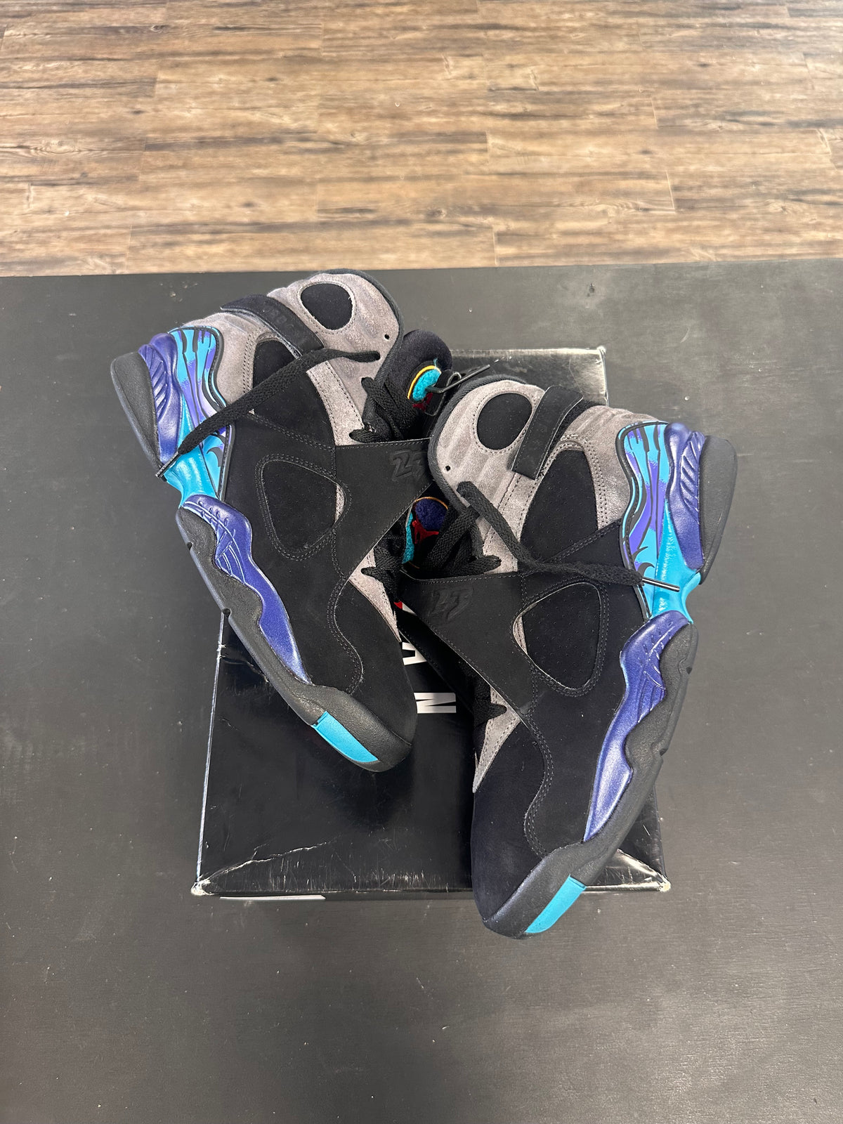 Air Jordan 8s "Aqua" Size 10.5