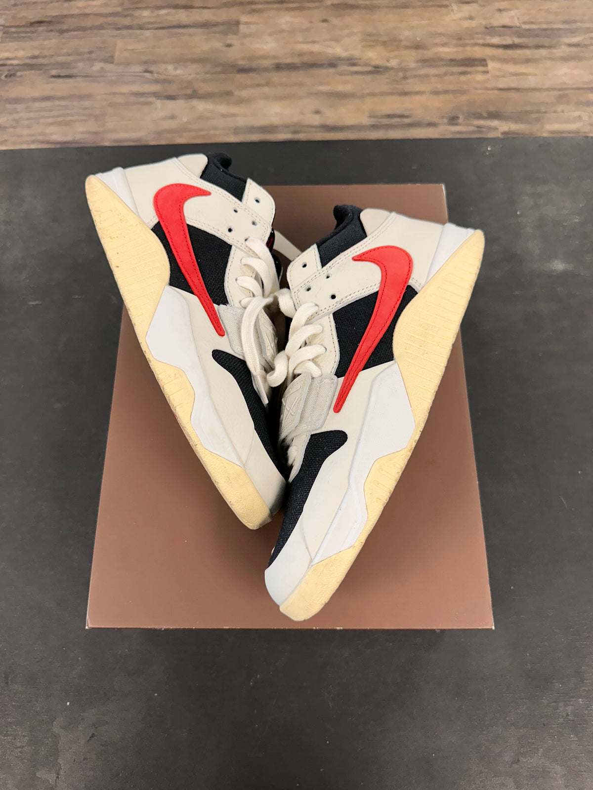 Travis Scott University Red Size 10.5