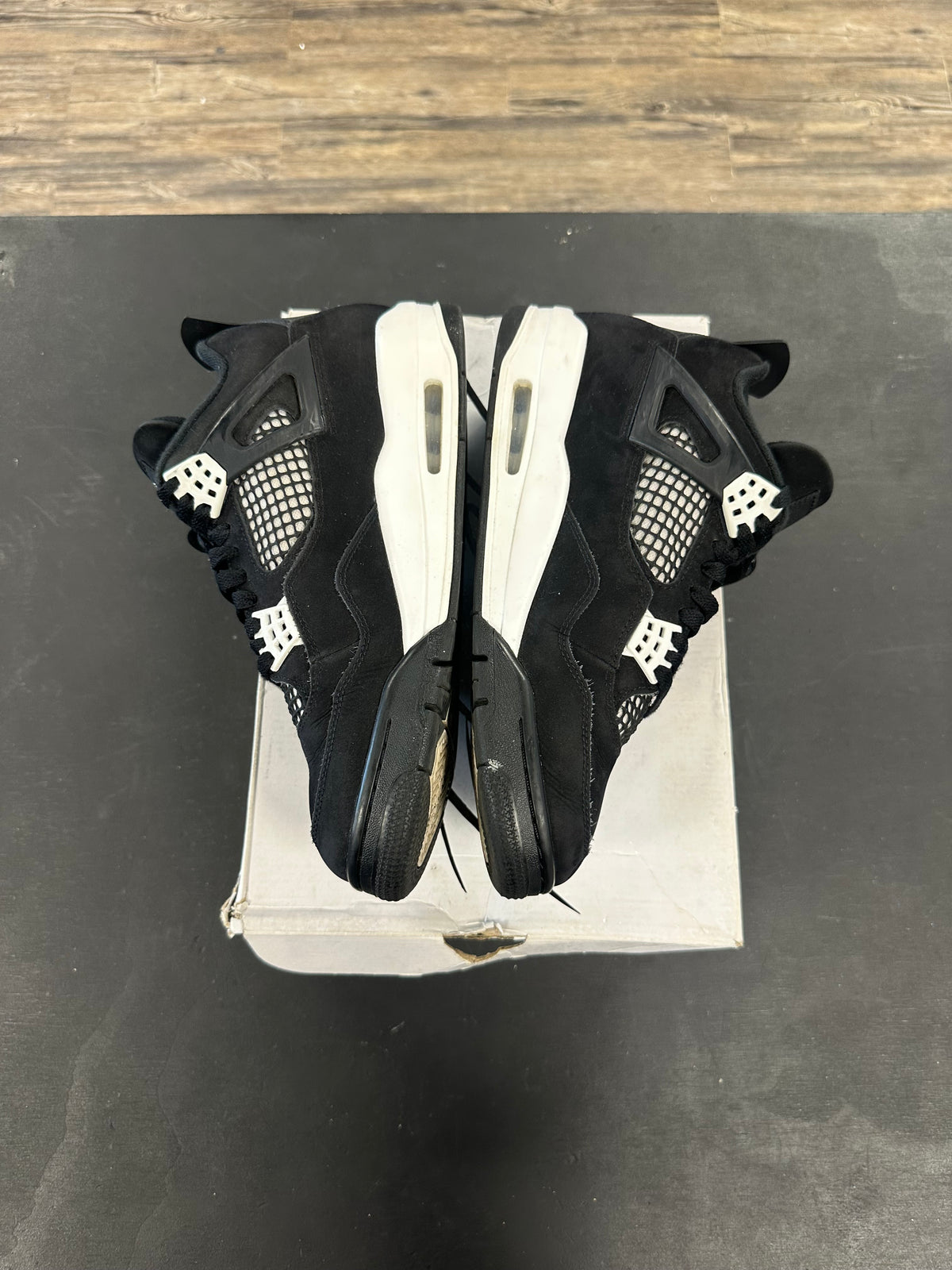 Air Jordan 4 "White Thunder" Size 9