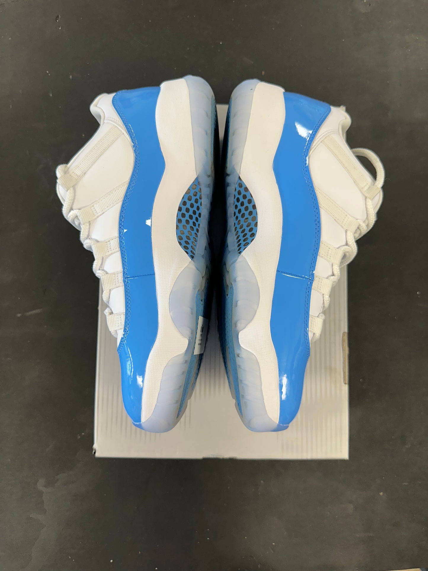 Air Jordan 11s "UNC" size 9.5