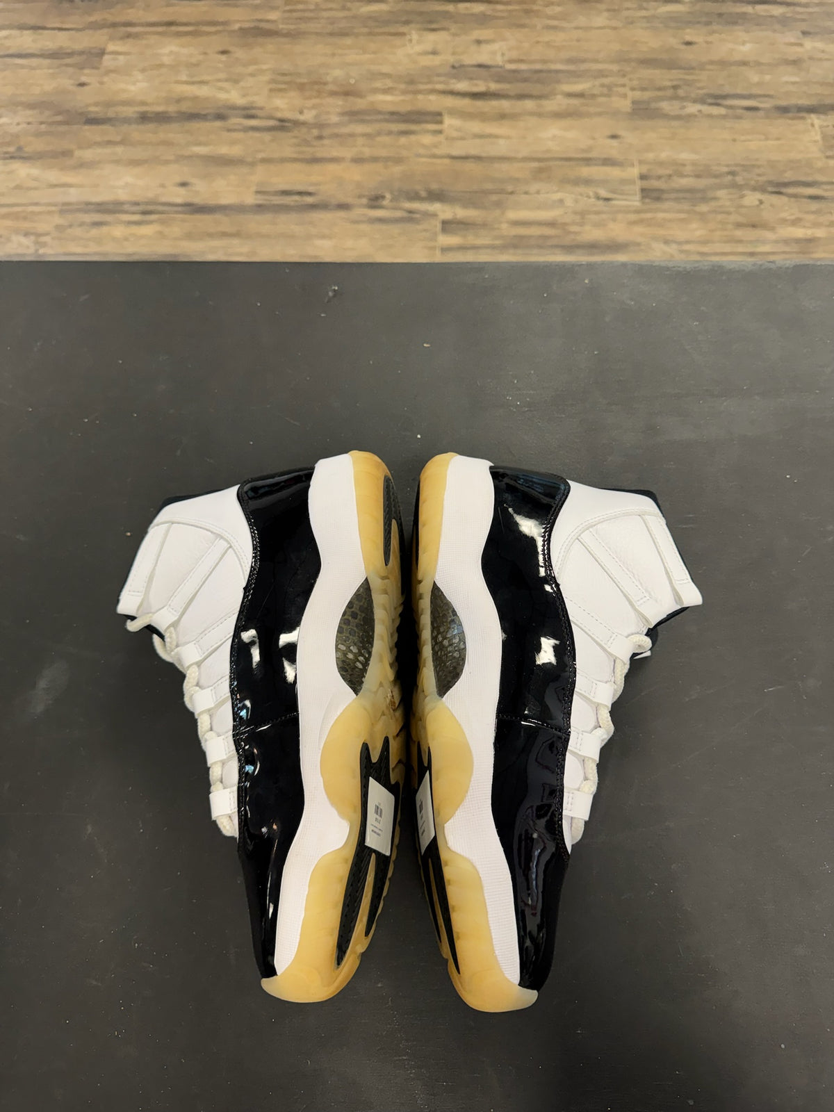 Air Jordan 11s "Gratitude" Size 10