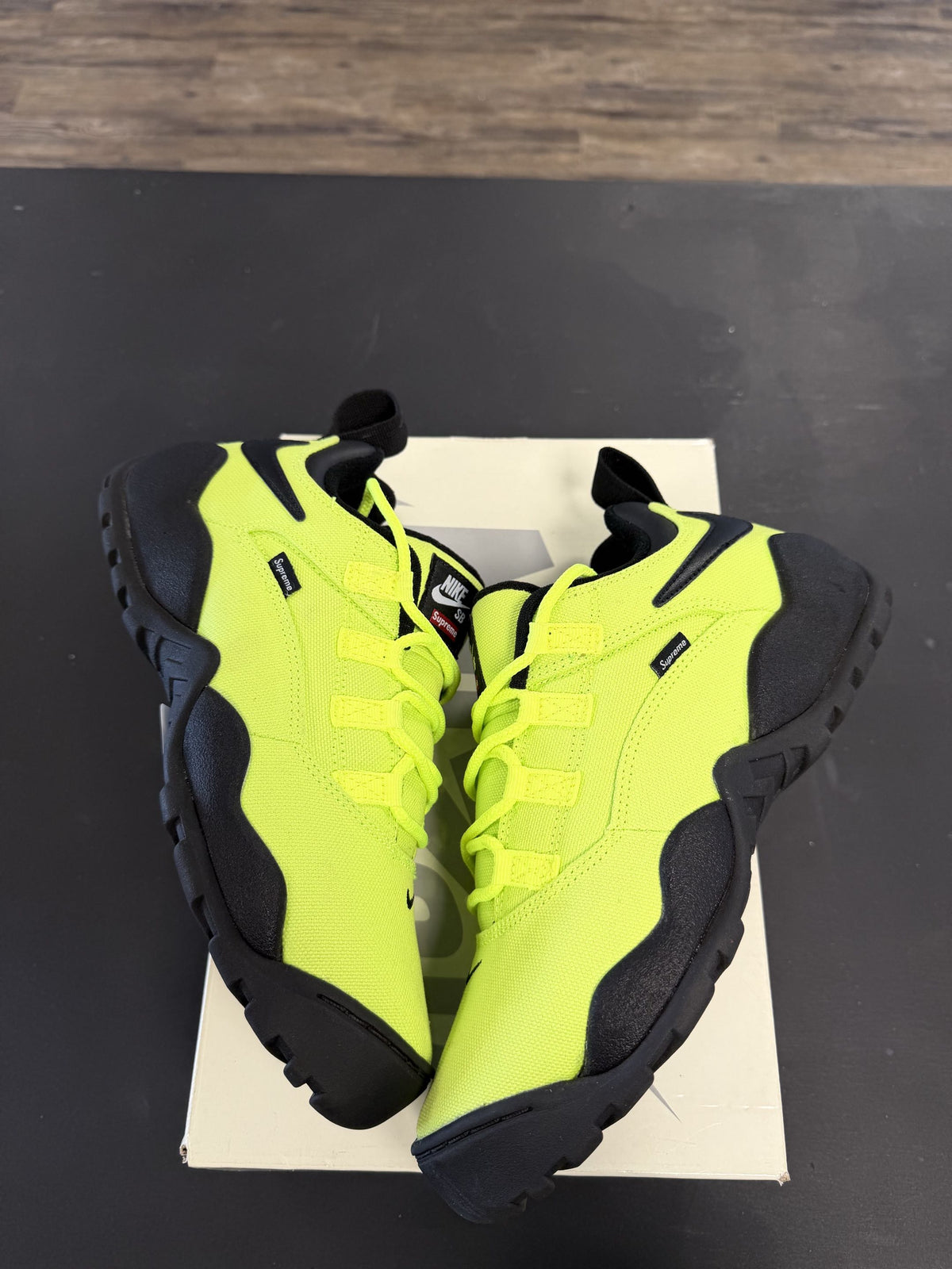Supreme X Nike SB Darwin Low "Volt" Size 9