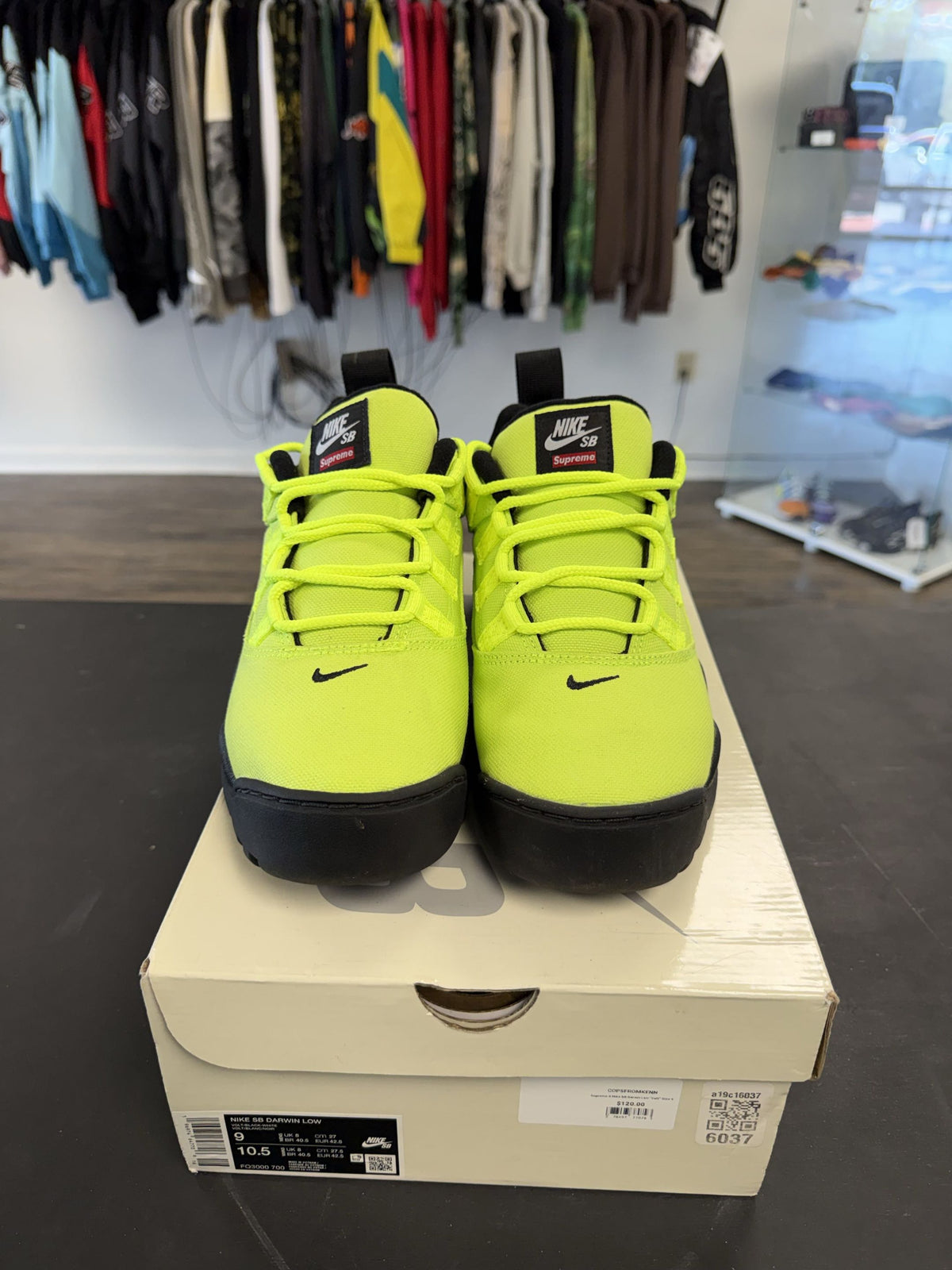 Supreme X Nike SB Darwin Low "Volt" Size 9